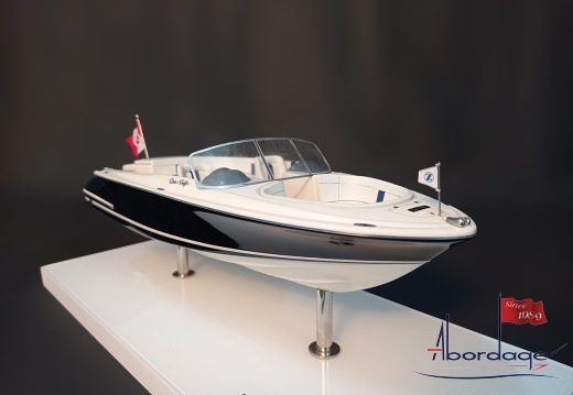 Chris Craft Launch 22 -scale 124 ou 12 inches LOA. MN (4)